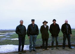 На фоні полів ТОВ ФК "Агро-Лідер-Україна", с. Іванівка, Київська обл.